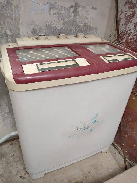 Toyo Twin Tub Washing Machine In Good Running Condition 4