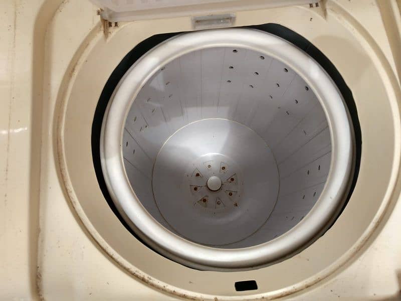 Toyo Twin Tub Washing Machine In Good Running Condition 6