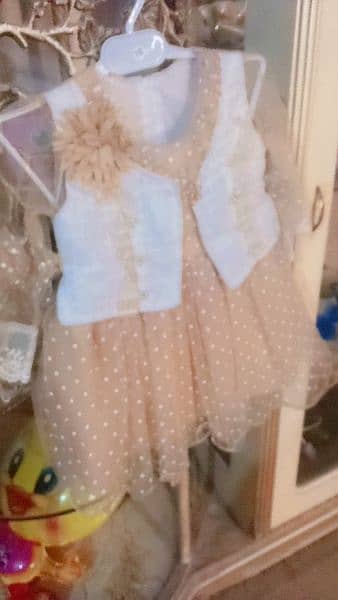 1 time used dresses like new ,10/10 condition  for 2 to 3 years . le 1
