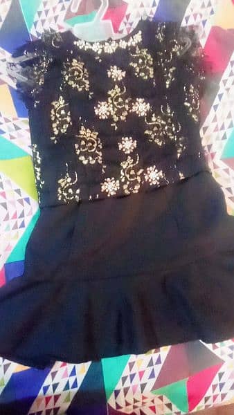 1 time used dresses like new ,10/10 condition  for 2 to 3 years . le 2