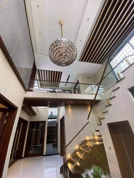 Frameless glass railing / Glass railing / glass staircase 3