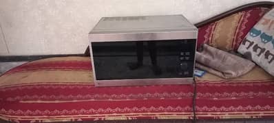 BIG MICROWAVE OVEN