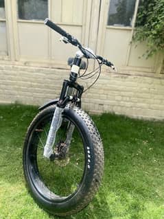 BRAND NEW FAT BIKE BY PLUS BLACK (price is negotiable)