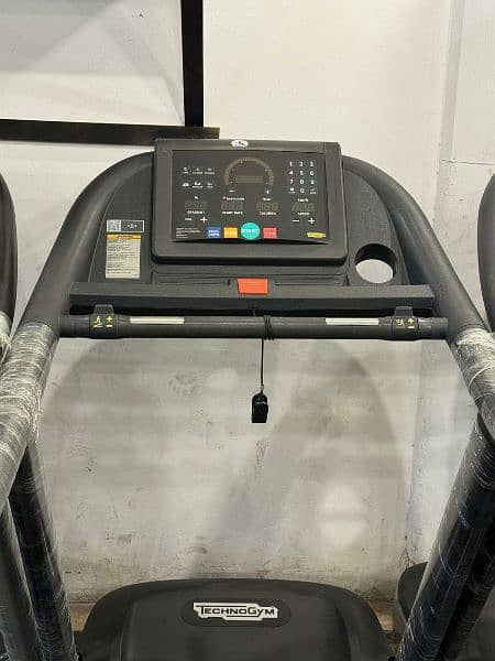TECNOGYM treadmill 03201424262 5