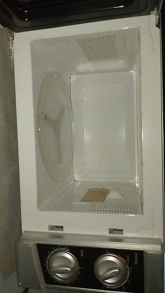 Haier microwave HGN2070MS good condition 3