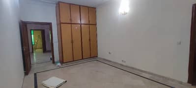 10 Marla Upper Portion For Rent Proper 3 Bed +Bath Tv lounge Kitchen Drawing