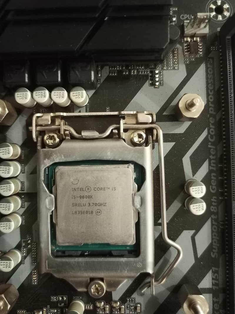 i5 9600k + gigabyte z370 hd3 motherboard 1