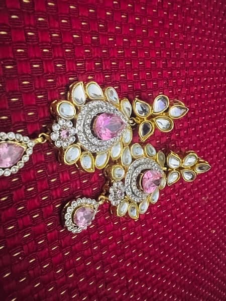 kundun ear rings and matha patti 1