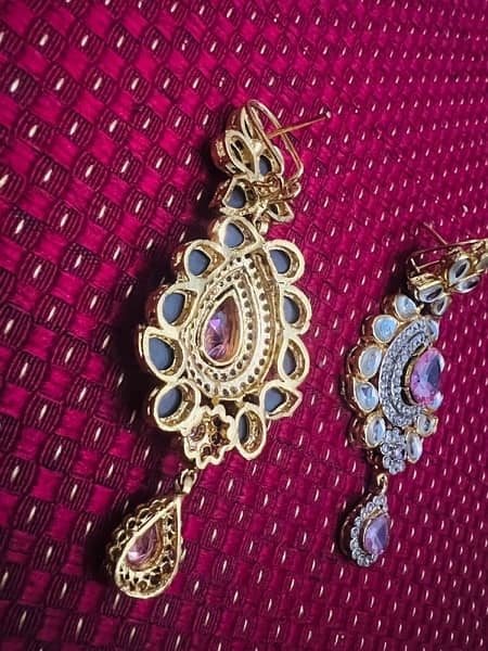 kundun ear rings and matha patti 2