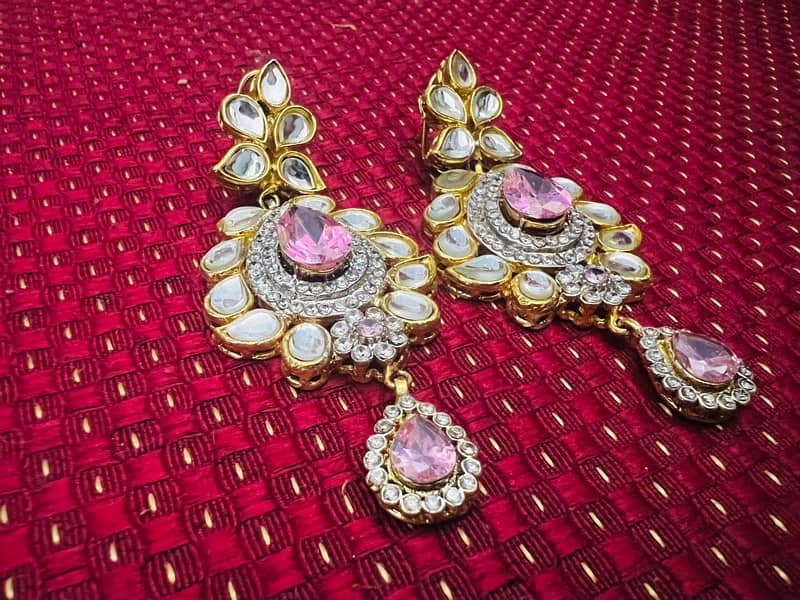 kundun ear rings and matha patti 4