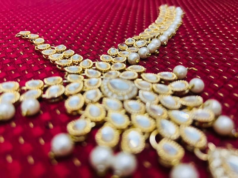 kundun ear rings and matha patti 5