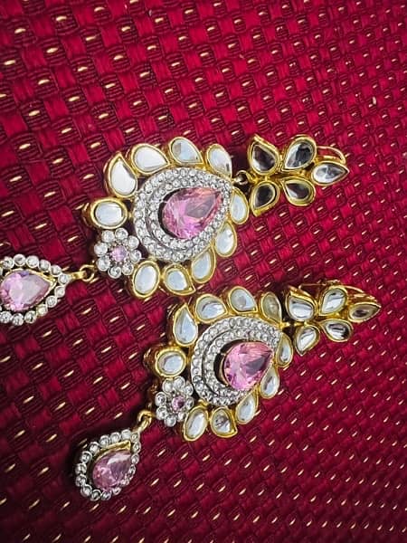 kundun ear rings and matha patti 6