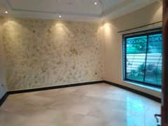 1 KANAL BEAUTIFUL BUNGALOW IS AVAILABLE FOR RENT IN THE BEST DHA PHASE 4 LAHORE