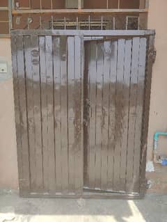door for (main gate)