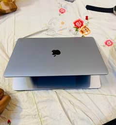 Apple Macbook Pro 2017 (13 inch) | 16GB RAM | 512GB SSD | Touch Bar