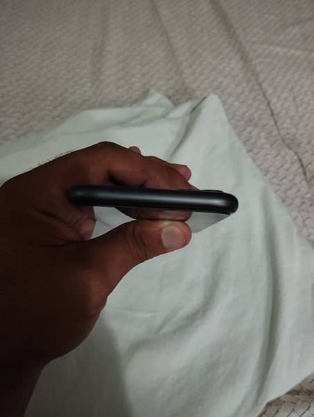 Iphone 11 pta approved 64 gb lush condition 5