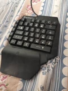 Gaming keyboard one hand