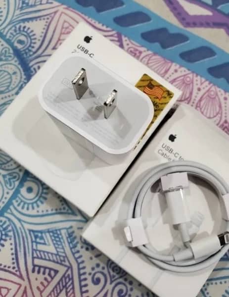 iphone 20wat orignal charger and cable 0