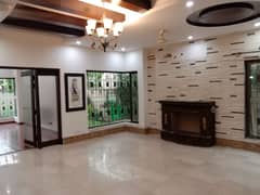 D H A Lahore 1 kanal Stylish house available for Rent