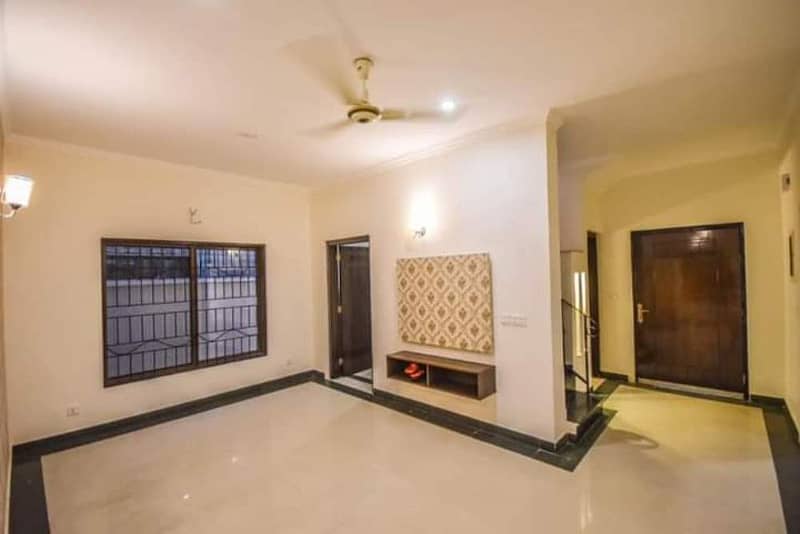 1 Kanal Luxury Bungalow On Top Location For Rent in DHA Phase 3 Lahore 9
