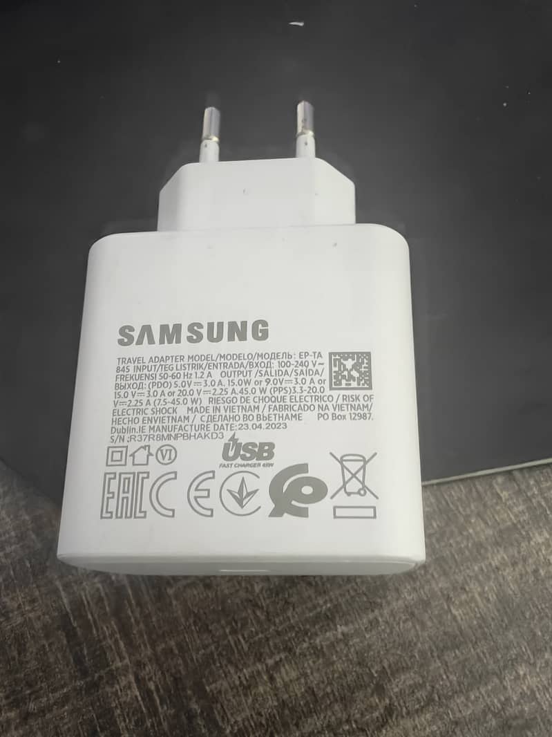 Samsung 45W Fast charger 0
