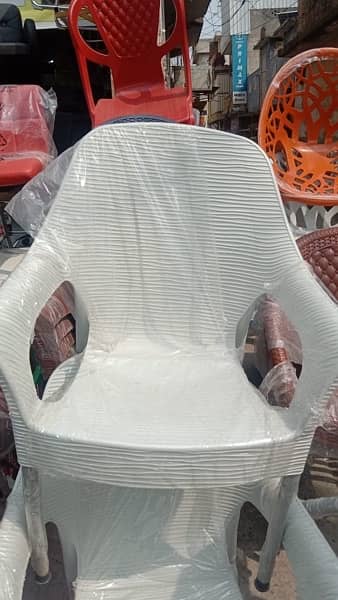 New Modern (wavy chair) Pure plastic 9