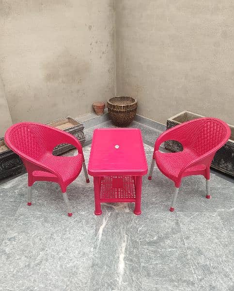 2 Plastic Kids chairs , 1 Table set 0