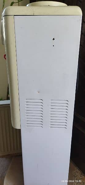 Water Dispenser in Working Condition 6