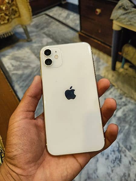 Iphone 11 for sell ! 64 gb white colour with box "No issue" 0