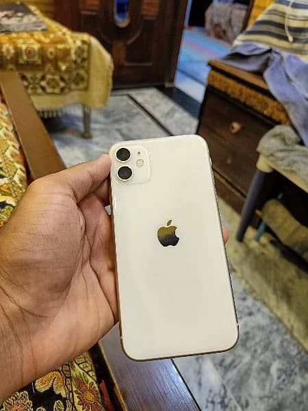 Iphone 11 for sell ! 64 gb white colour with box "No issue" 5