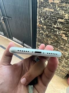 iphone 8 64gb non pta 10/9 condition only back crack