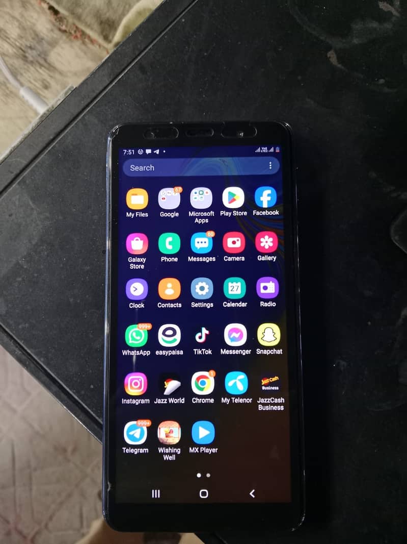 Samsung A. 7 urgent sale pasya ki zurat hai. 4 ram 128 hard 2