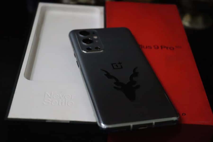 One Plus 9 Pro Complete Box New. . . 1