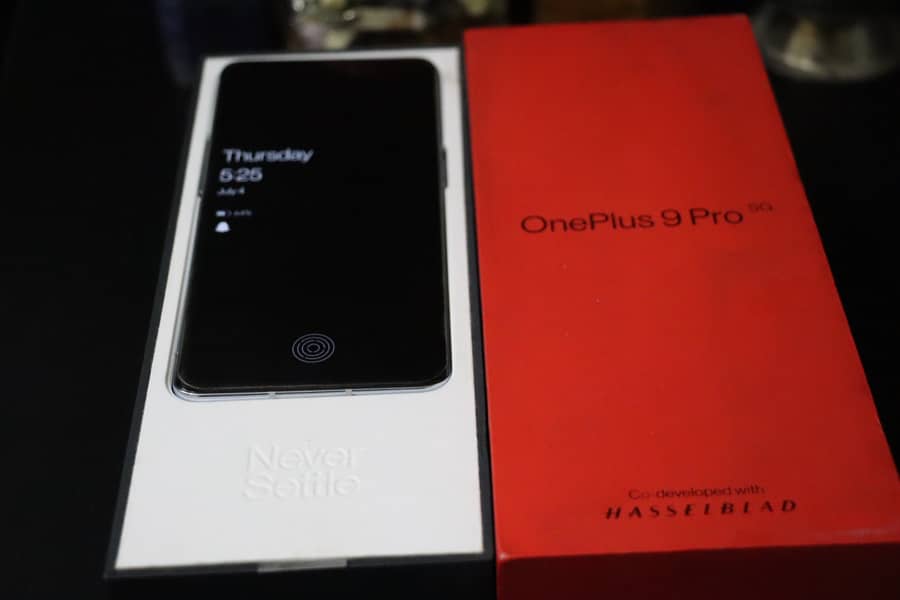 One Plus 9 Pro Complete Box New. . . 7