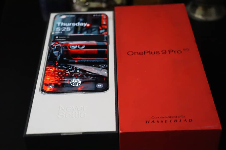 One Plus 9 Pro Complete Box New. . . 8