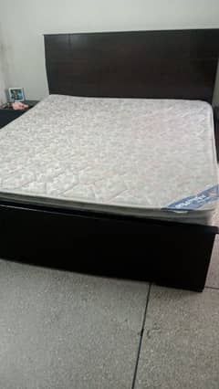 Stylish Wooden Bed Set with Master Mattress