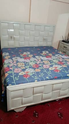 Queen Bed, Wardrobe, Dressing Table