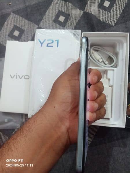 Vivo y21 mobile phone for sale. . . Urgent requirement of money 1