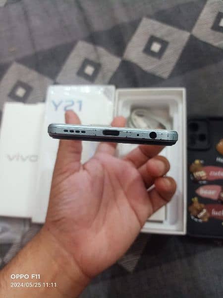 Vivo y21 mobile phone for sale. . . Urgent requirement of money 7