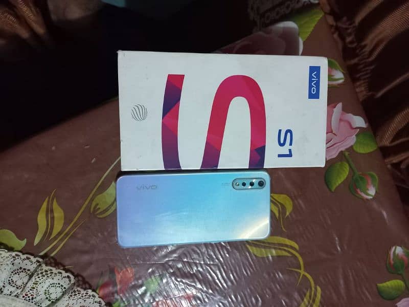 Vivo S1 with box and original charger. 0