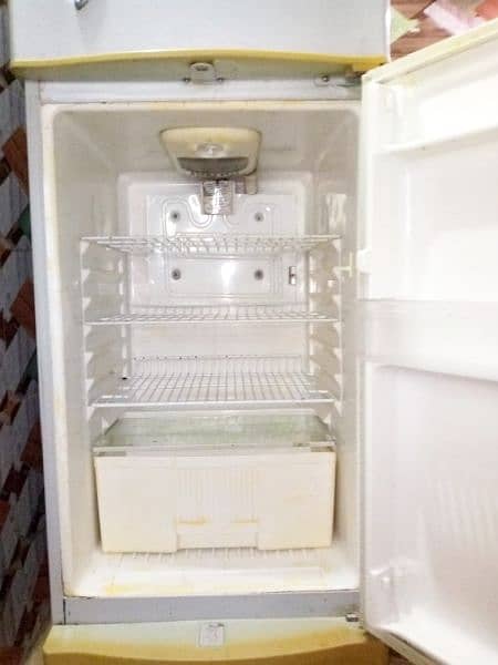 Urgent sale Waves Refrigerator Two Door for Sale New Condition 2