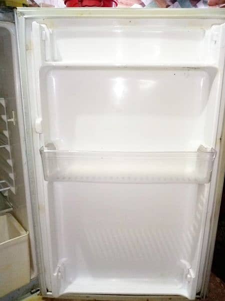 Urgent sale Waves Refrigerator Two Door for Sale New Condition 4