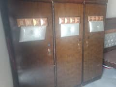 drsing table bed 5ftte 3 piece almari new condition  with out foom