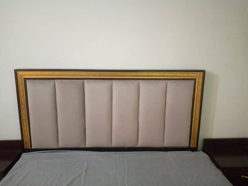 Double bed with side tables 3