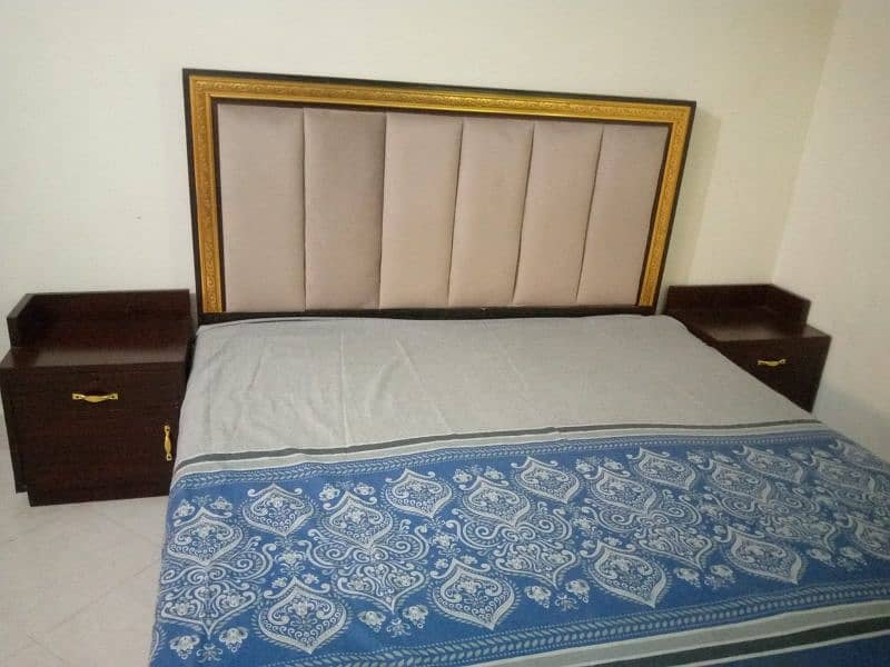 Double bed with side tables 7