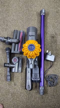 Dyson V6 with complete accessories