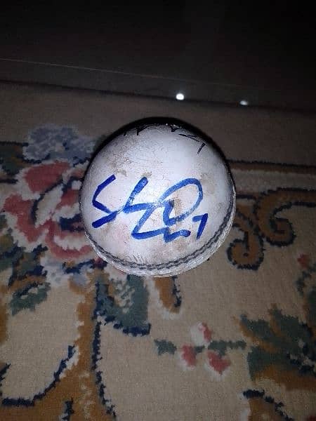 shadab Khan and Muhammad Nawaz signed ball 1