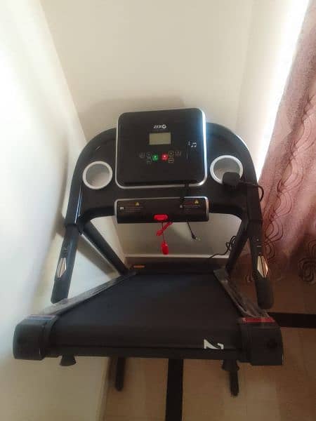 Treadmill in almost new condition (ZT-R15) 2
