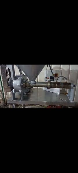 Oil extraction machine (solar expeller) heavy duty servo machine. 6