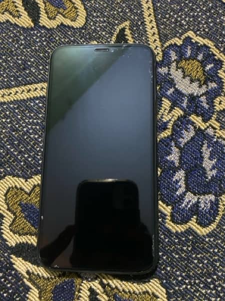 IPHONE 11 (with box) 4